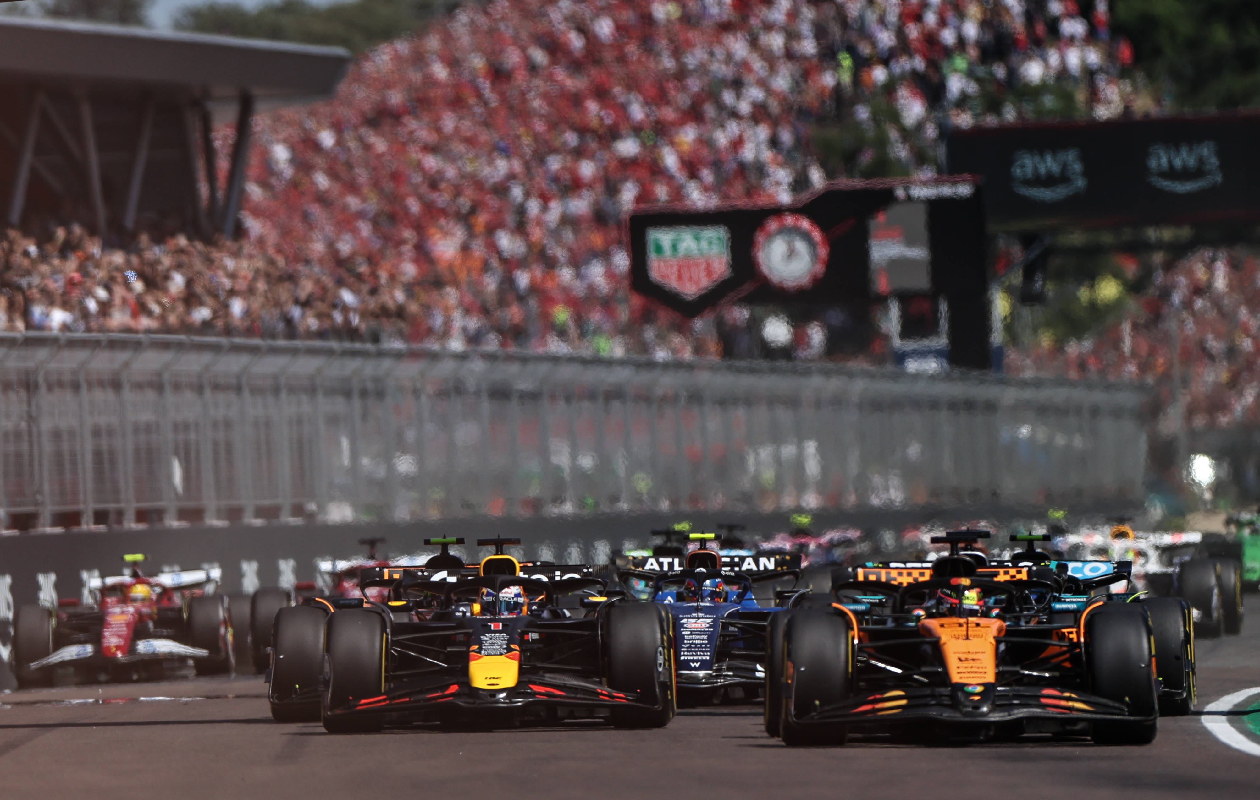 雷诺车队横扫红牛二队,皮亚斯特里惊艳四座 雷诺车队横扫红牛二队,皮亚斯特里惊艳四座