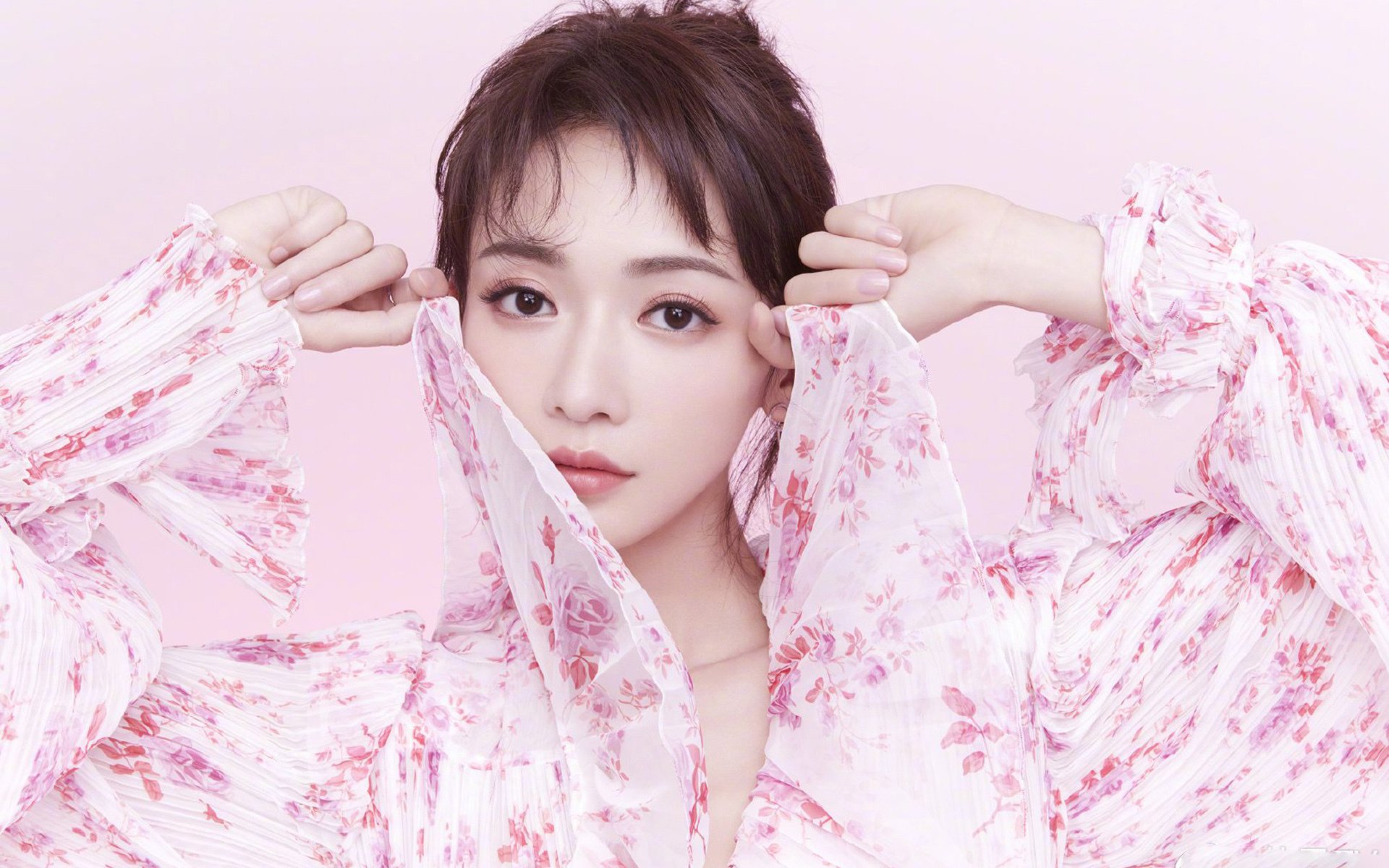 橙衣风暴席卷老特拉福德,当荷兰足球哲学让曼联黯然失色,格列兹曼演绎致命优雅