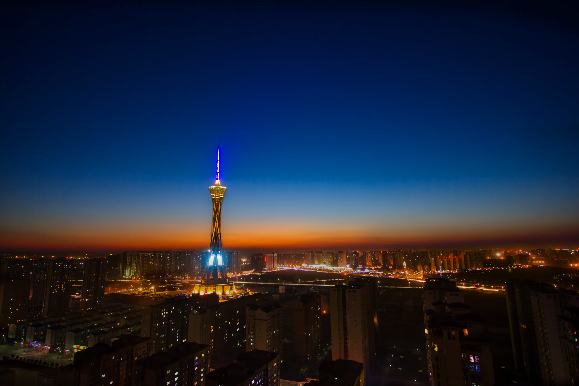 钢骨与月光,武切维奇东决之夜铸就的寂静丰碑