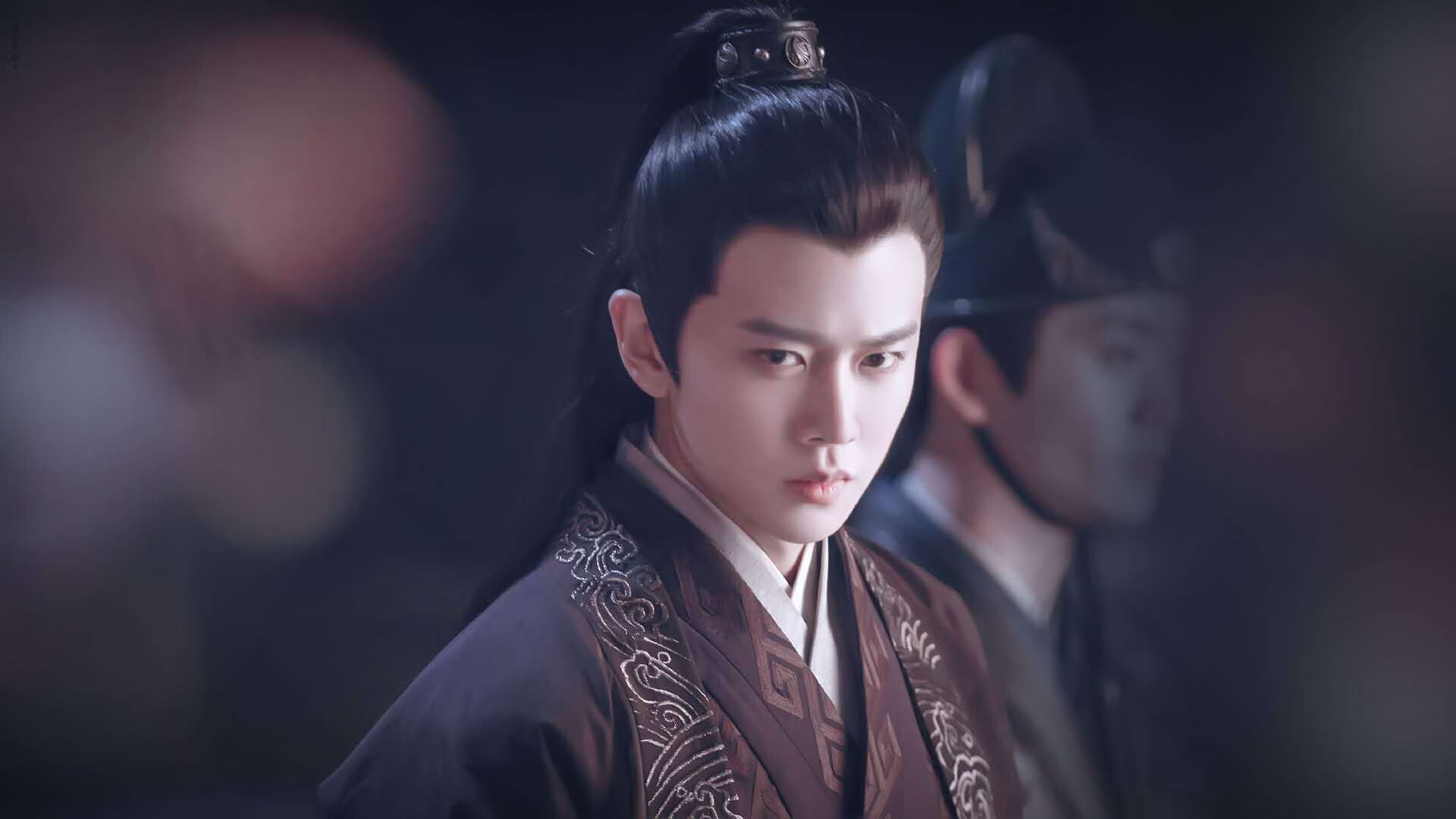 爱游戏在线-命运的交叉线，布克准绝杀背后，深圳与黄蜂的生存博弈